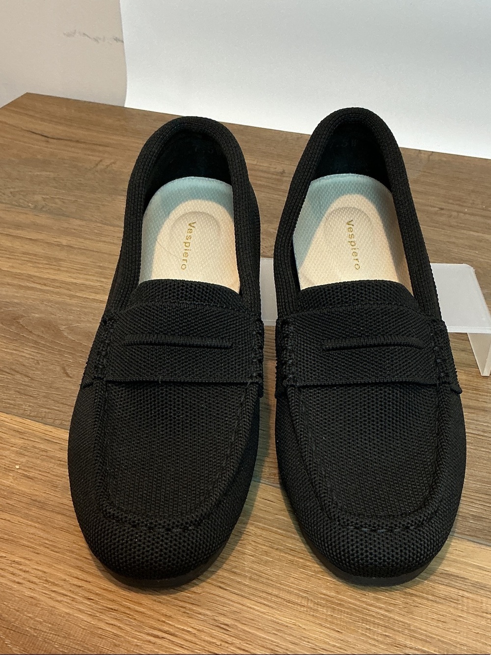 Vespiero women’s Black knit penny loafers, size 7.5